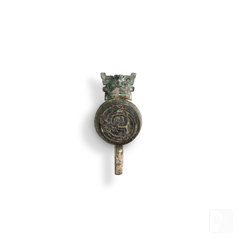 A set of archaic bronze 'tiger' chariot fitting, Western Zhou dynasty | 西周 青銅虎紋車轂車轄一套 - 图3